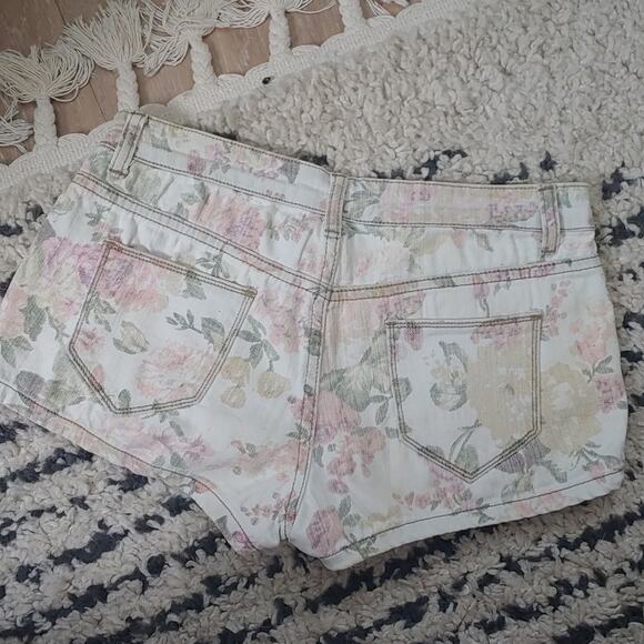 Iris Jeans Distressed Floral Multicolor Pastel Denim Jean Short Shorts Size S - Picture 2 of 5